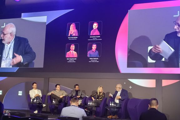 David on stage moderating the closing panel of Merchant Payments Ecosystem 2025.