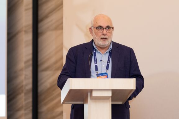 David Birch standing in front of podium on stage delivering his keynote on how the real revolution in banking come when customers get AI